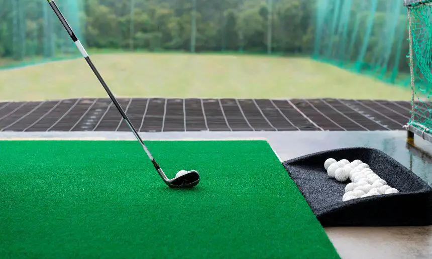 Outdoor golf mat.